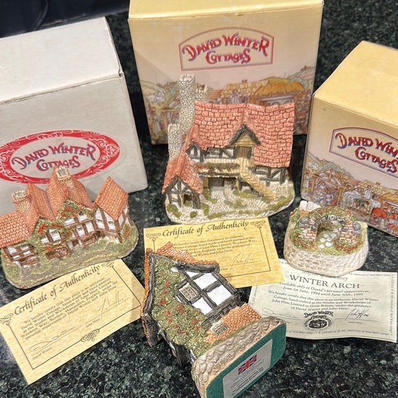Lot 4 David Winter Cottages Collection signed arch Bothy apothecary’s shop spin - Picture 1 of 11